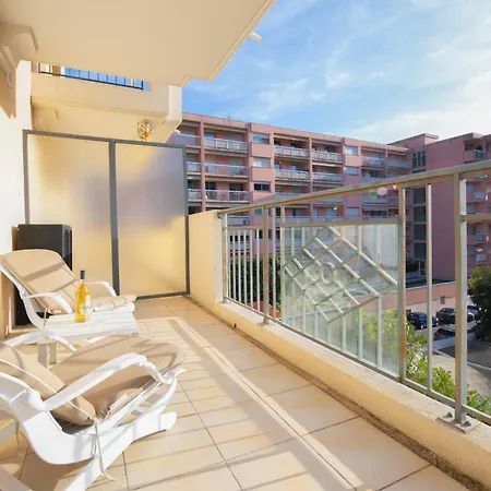 Beau 3 P. Parfaitement Situé Et Place De Parking à Disposition