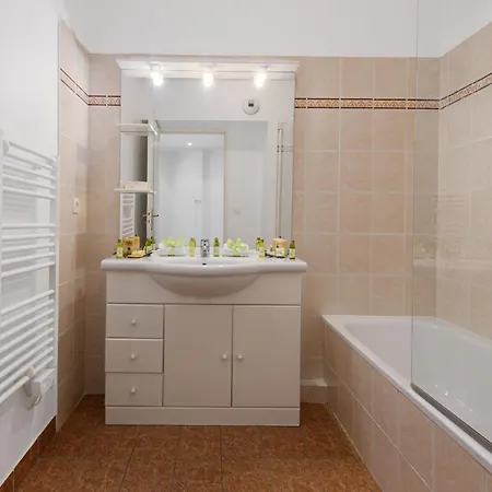 Beau 3 P. Parfaitement Situé Et Place De Parking à Disposition Appartamento Mentone